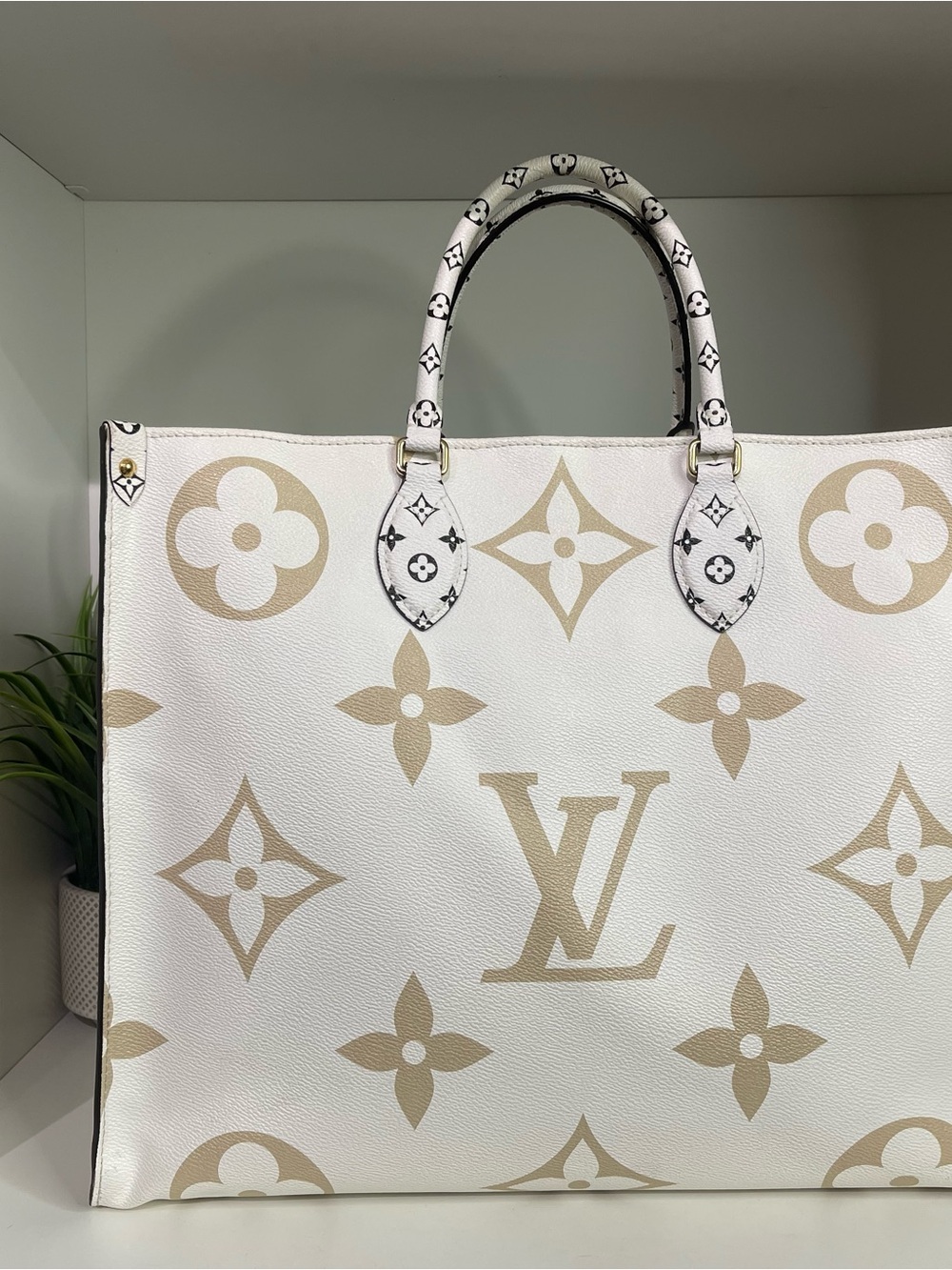 Louis Vuitton On The Go GM Green & Khaki